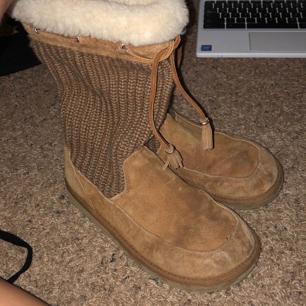 UGGS - Picture 2 of 4